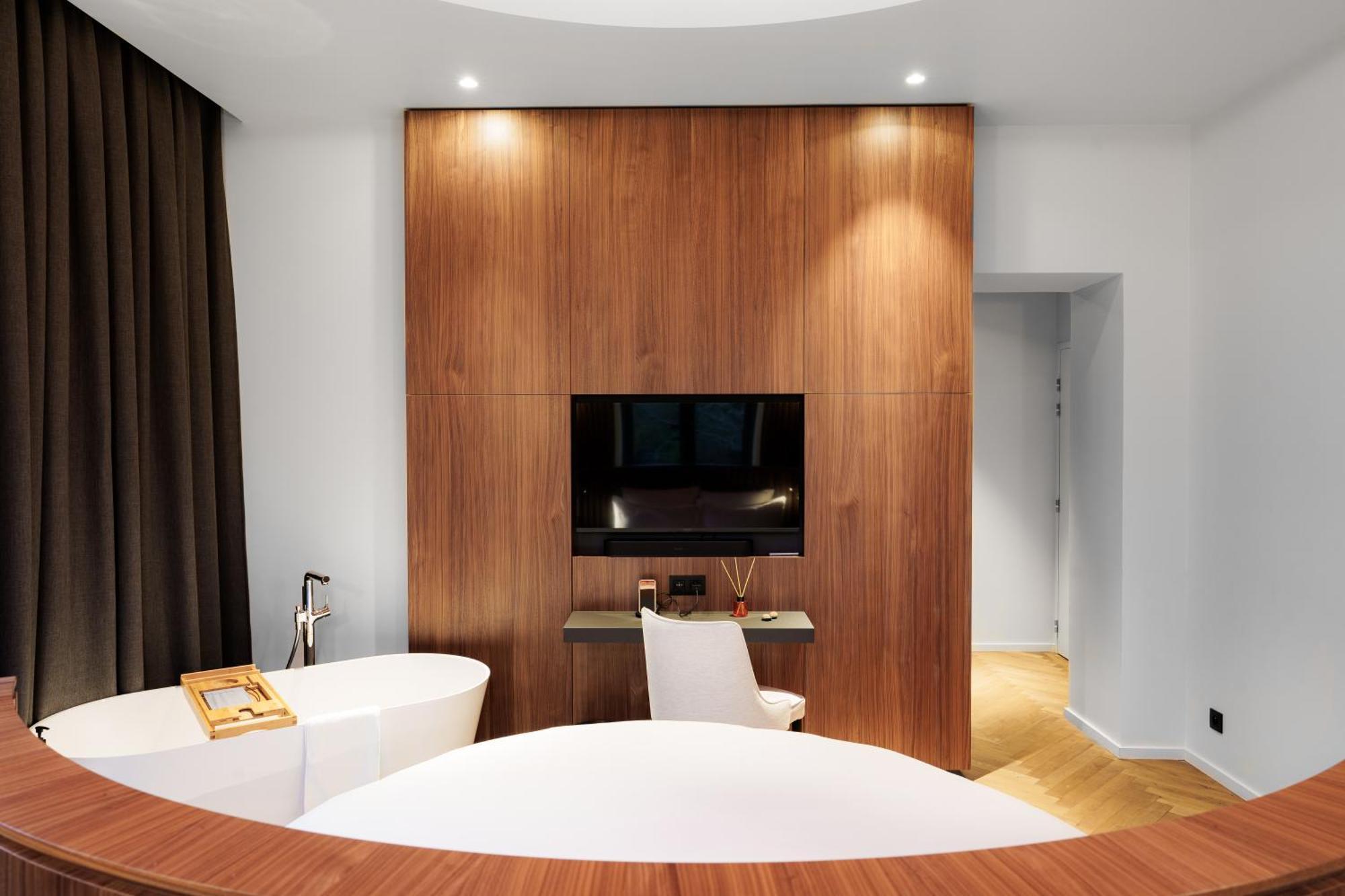 Hotel Bienheureux *